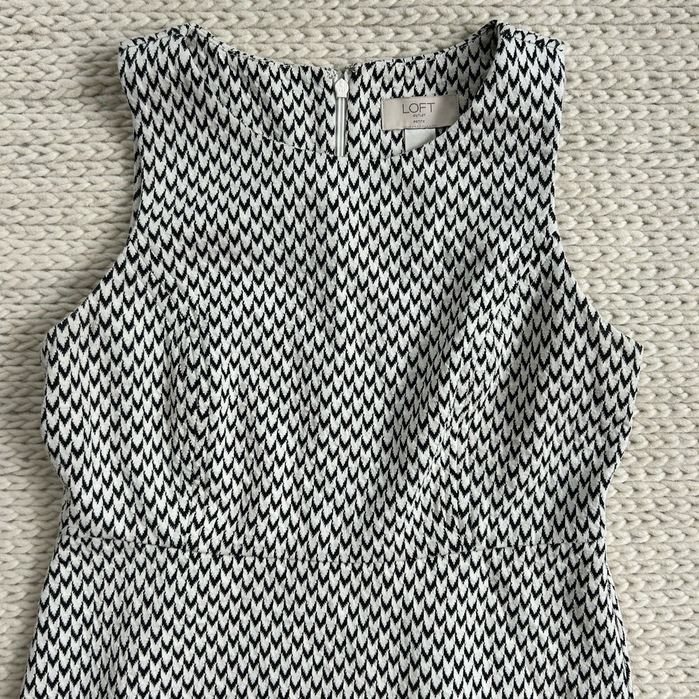 LOFT Petite Black and White Print Skater Dress Sz 2 Sleeveless Knit Mod Comfort - Picture 13 of 16